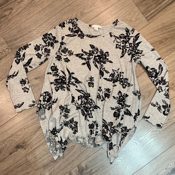 Asymmetrical-hem Long-Sleeve NWOT - Picture 1 of 4